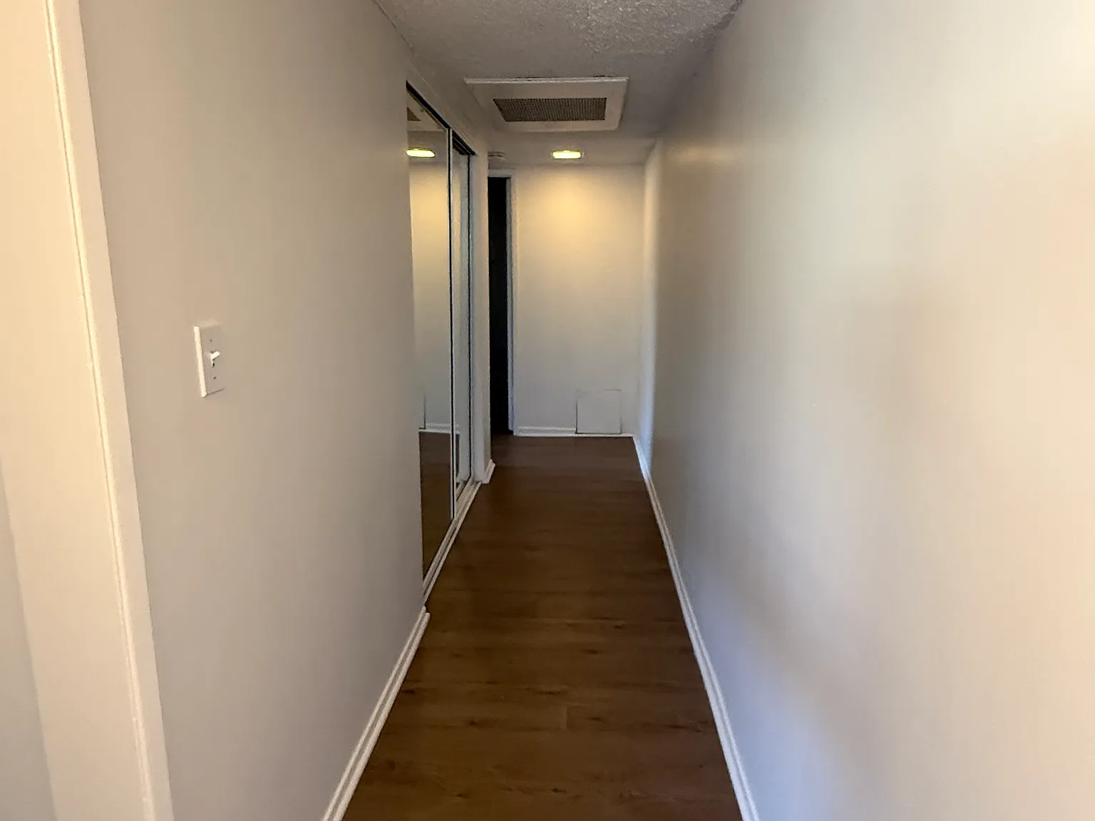 1 bed, 1000 sqft, $2,425 — Photo 3