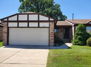 11672 Dorothy Ln, Warren, MI 48093
