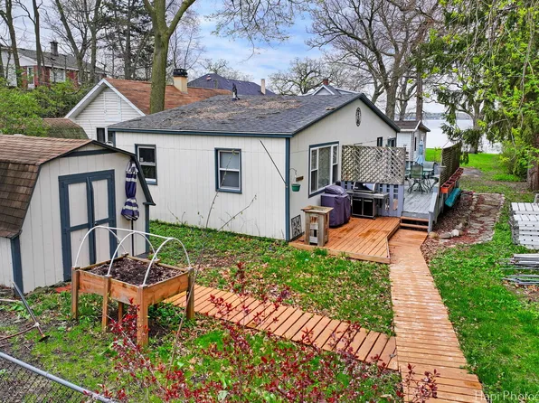 20 N Pistakee Lake Rd, Fox Lake, IL 60020