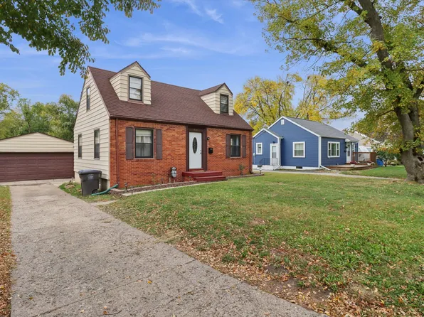 1617 61st St, Des Moines, IA 50322