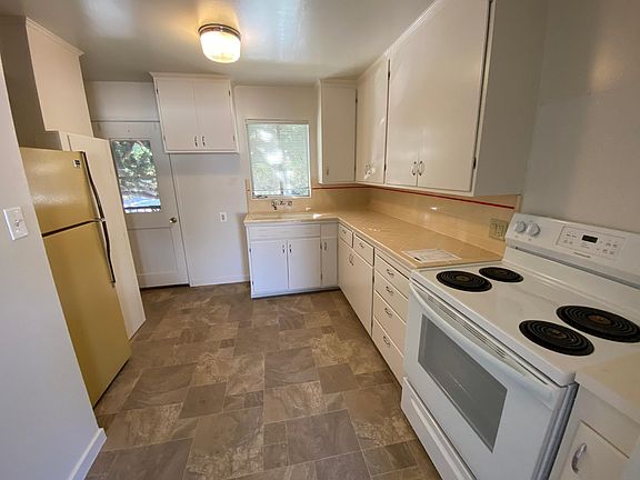 4th image of 210 El Carmelo Ave