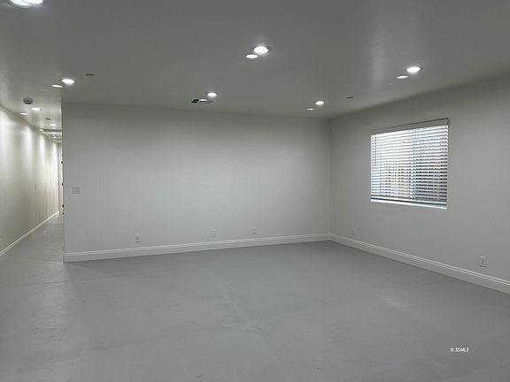 5th image of 1205 W Mariposa Ave