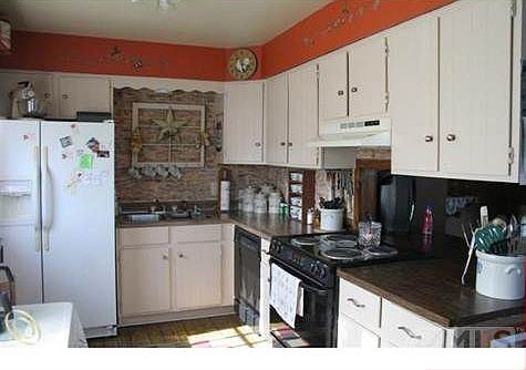 4869 Jefferson Kitchen.JPG