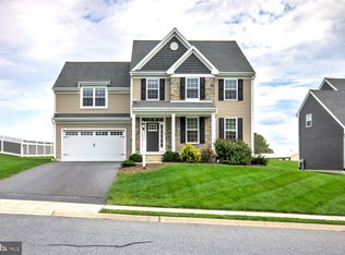 528 Spring Hollow Dr, New Holland, PA 17557