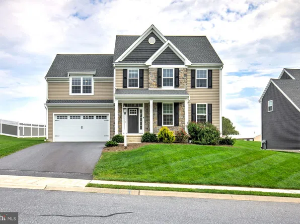 528 Spring Hollow Dr, New Holland, PA 17557
