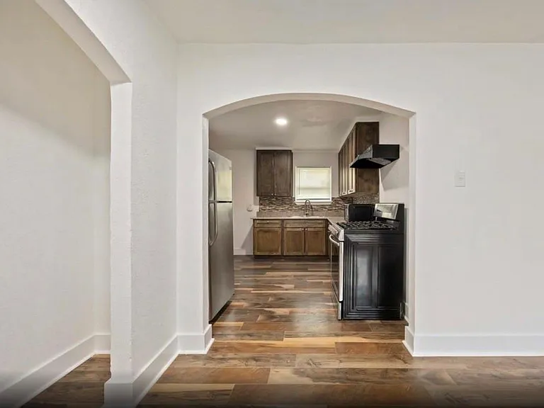 6043 Lyndhurst Dr — Photo 10