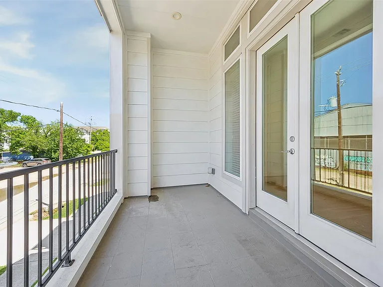 4621 Maxie St — Photo 3