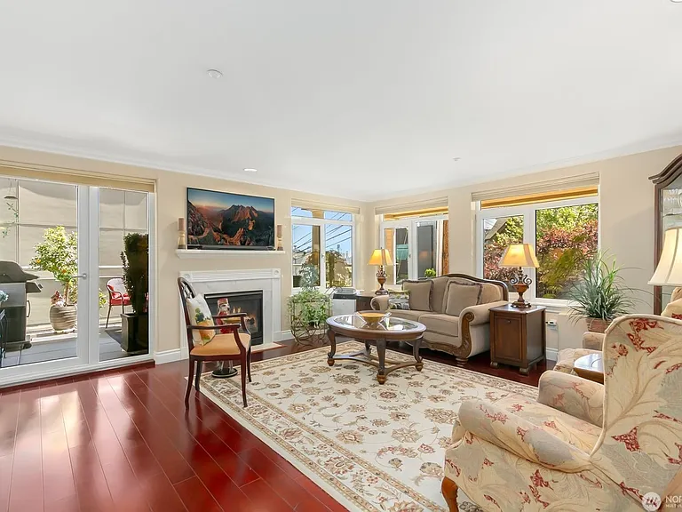 2100 Thorndyke Ave W #101 — Photo 11