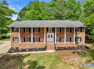 8007 Greenwillow Ct SE, Huntsville, AL 35802