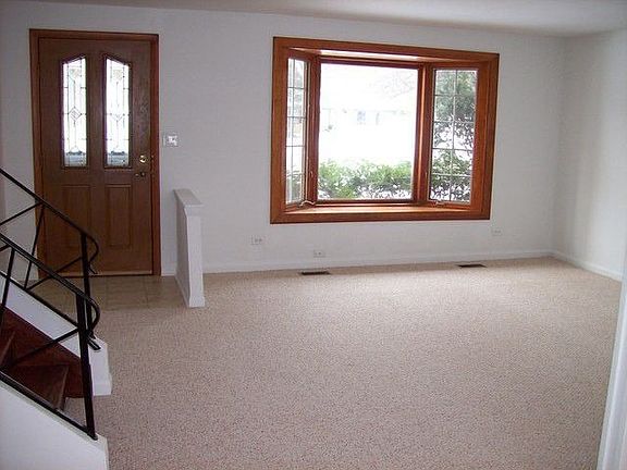 4th image of 217 S Braintree Dr