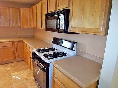 2nd image of 1017 W Pecan St