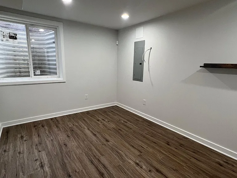 1333 S Dover St — Photo 12
