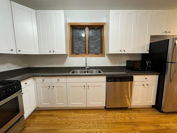 2nd image of 1243 W Erie St APT 1