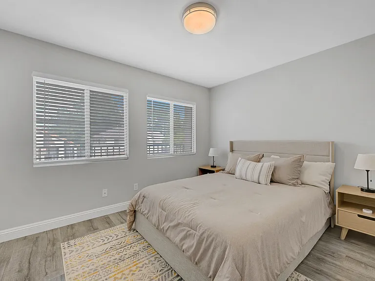 2239 Le Conte Ave — Photo 49