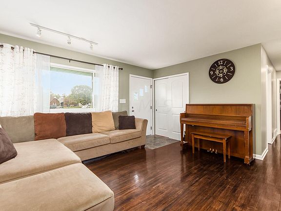 3rd image of 3739 Meadow Ln