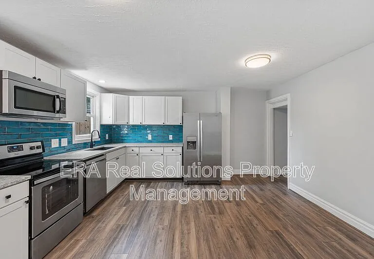 4616 Ward St — Photo 14