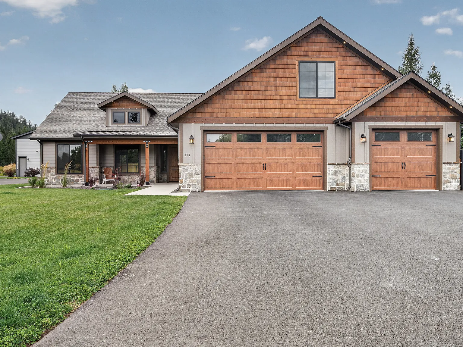 5 bed, 3.5 bath, 2837 sqft, $4,000 — Photo 1
