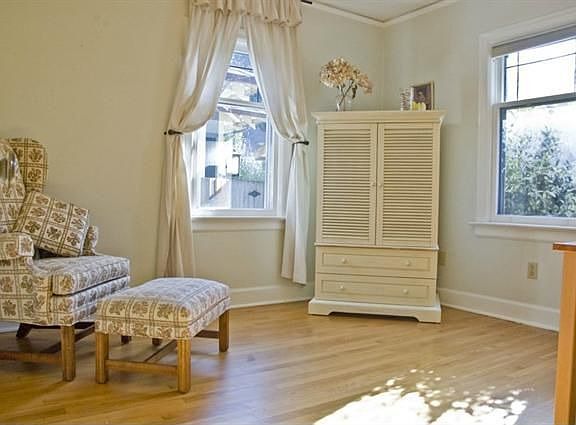 3rd image of 2505 Capitol Way S