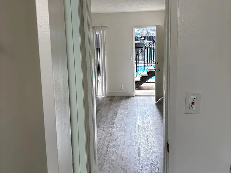 1502 Wellesley Ave — Photo 26