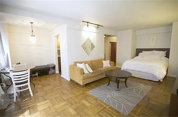Sold by R New York | media 13