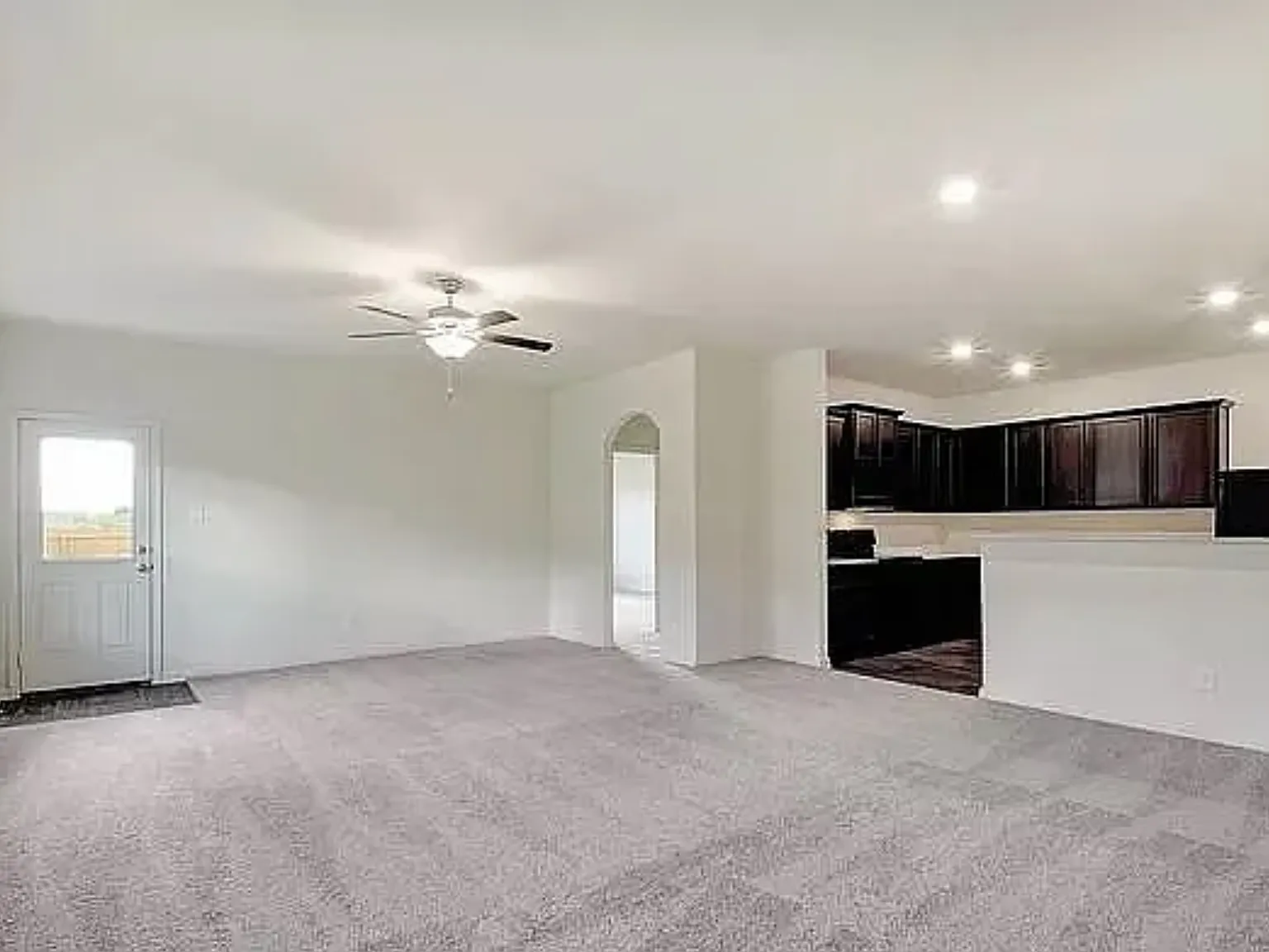 5 bed, 2470 sqft, $2,200 — Photo 4