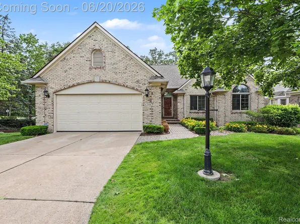 62998 Invitational Dr, Washington, MI 48094