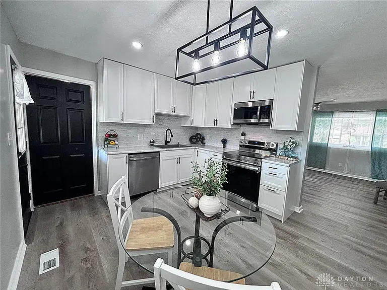 90 Brent Dr — Photo 7