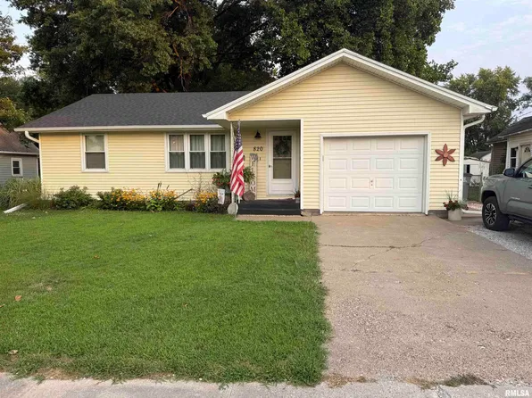 820 Macomb St, Colchester, IL 62326