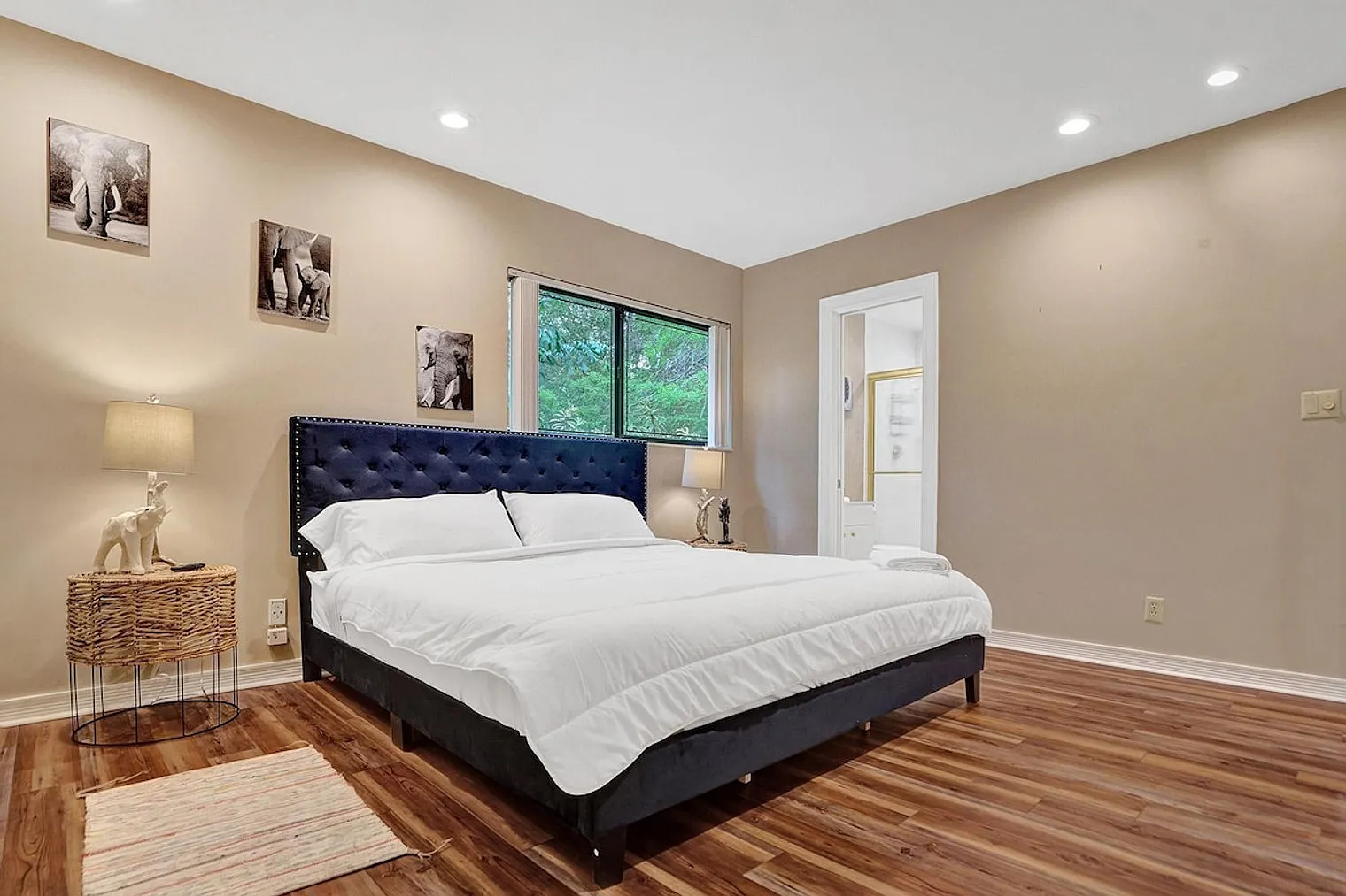 6 bed, 5.0 bath, 4090 sqft, $12,418 — Photo 3