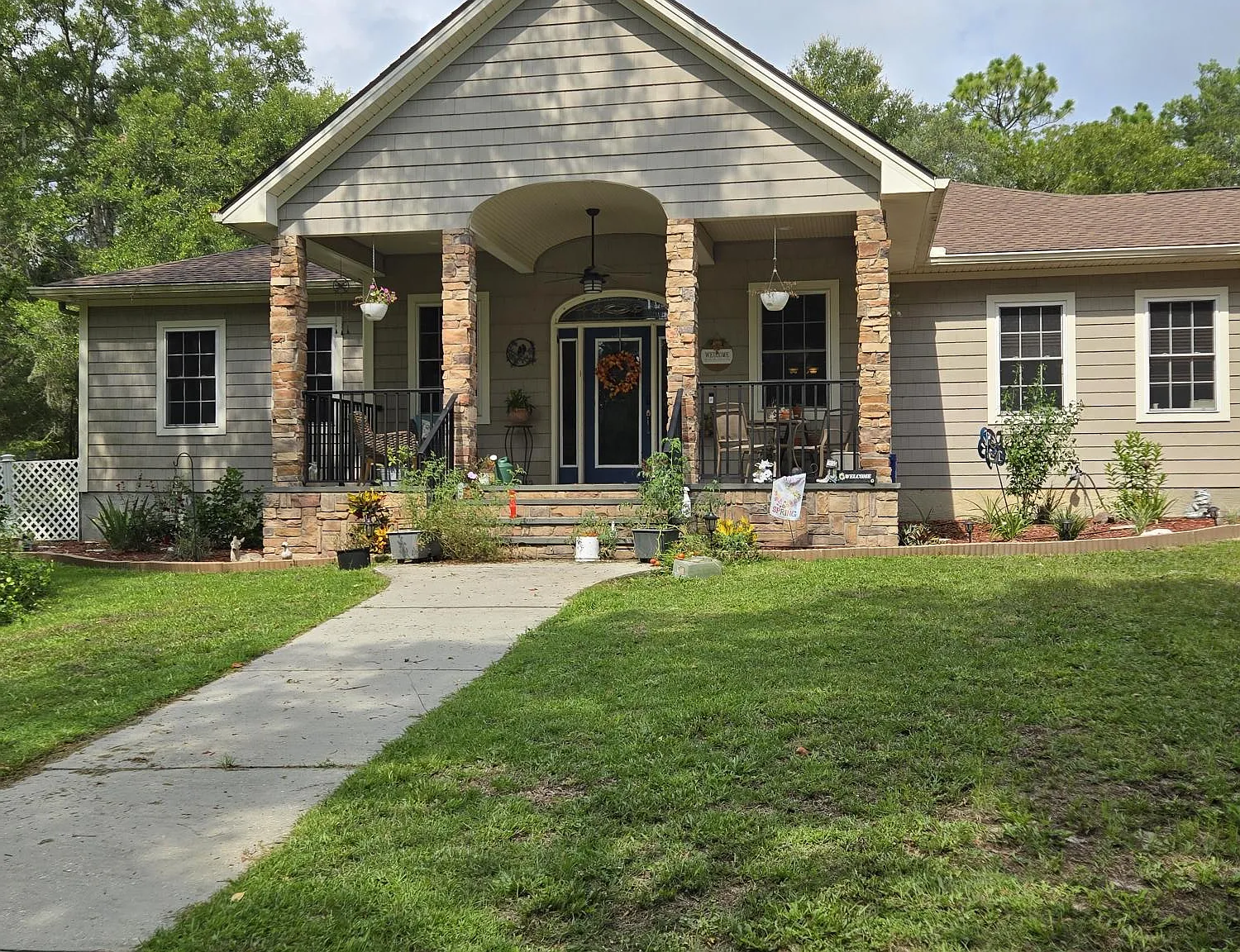5 bed, 2560 sqft, $2,800 — Photo 1