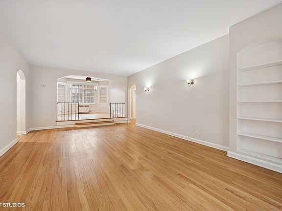 5th image of 2457 Prairie Ave APT 1C