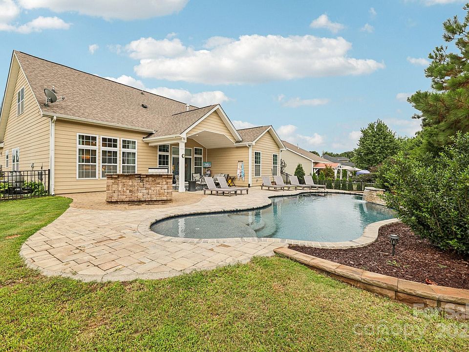 1st image of 209 Hunters Hill Dr