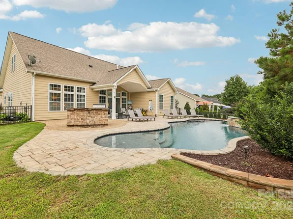 209 Hunters Hill Dr, Statesville, NC 28677