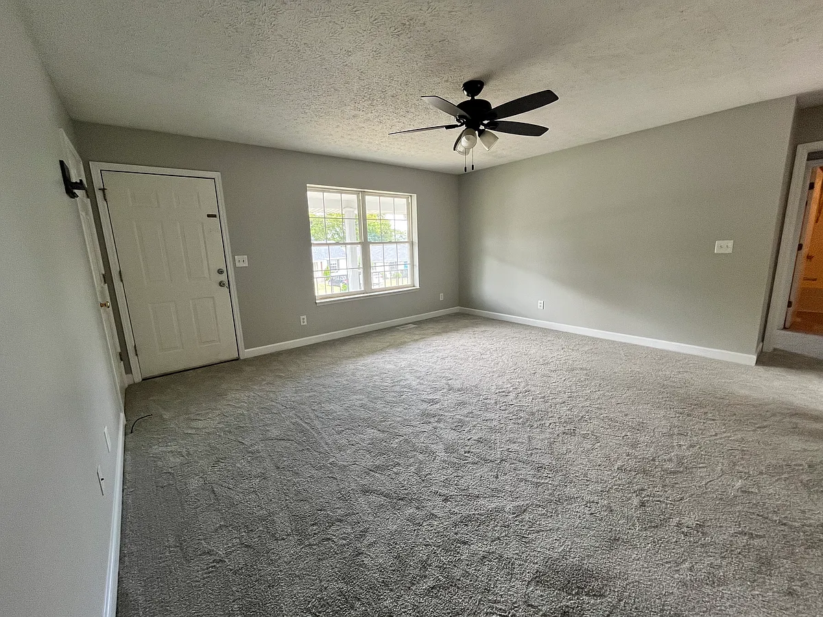 Living room - 804 Nashua Ct