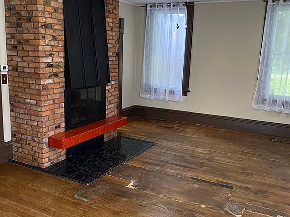 2nd image of 3211 Milan Rd