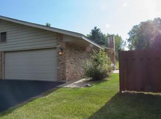 9705 Cimarron Trl, Minnetonka, MN 55305