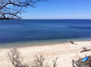 37 Argyle Dr, Northport, NY 11768