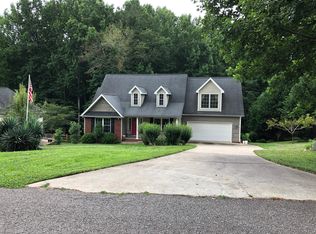 155 Hunters Pointe Dr, Dallas, NC 28034