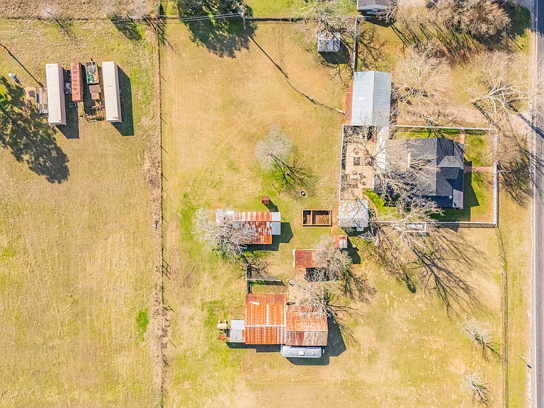 10152 FM 949 — Photo 34
