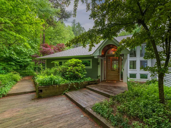 8562 W R Ave, Kalamazoo, MI 49009