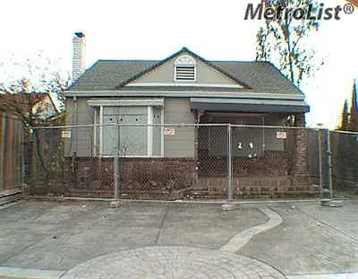 1938 Marconi Ave photo 1