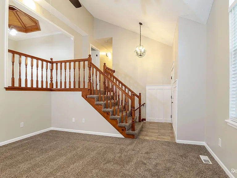 502 Woodson Ln — Photo 8