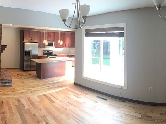 3rd image of 334 Glen Meadow Ct