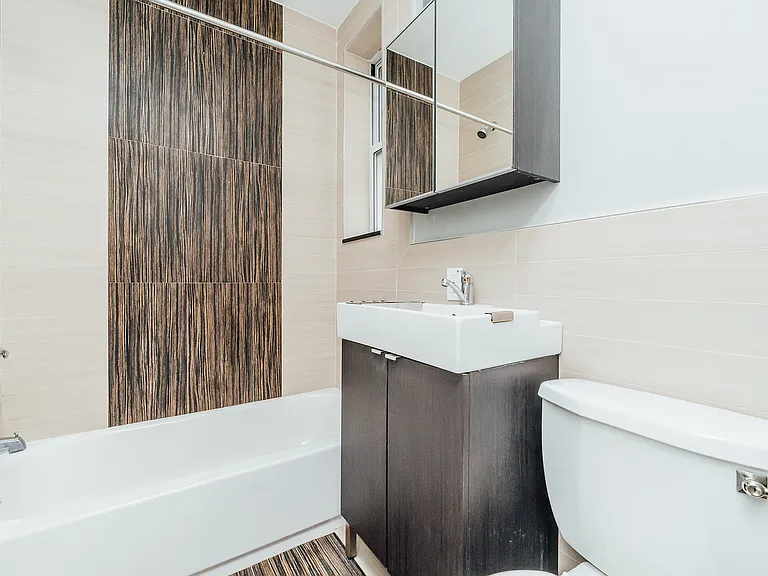 405 Suydam St #2R — Photo 7