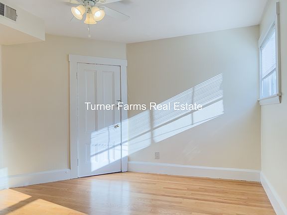 3rd image of 19 Bay St #2L