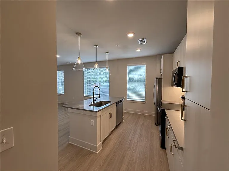 District on the Etowah Apartments — Photo 909