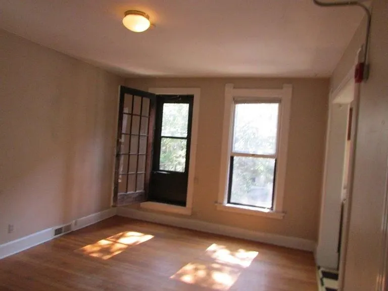 127 S Butler St — Photo 2