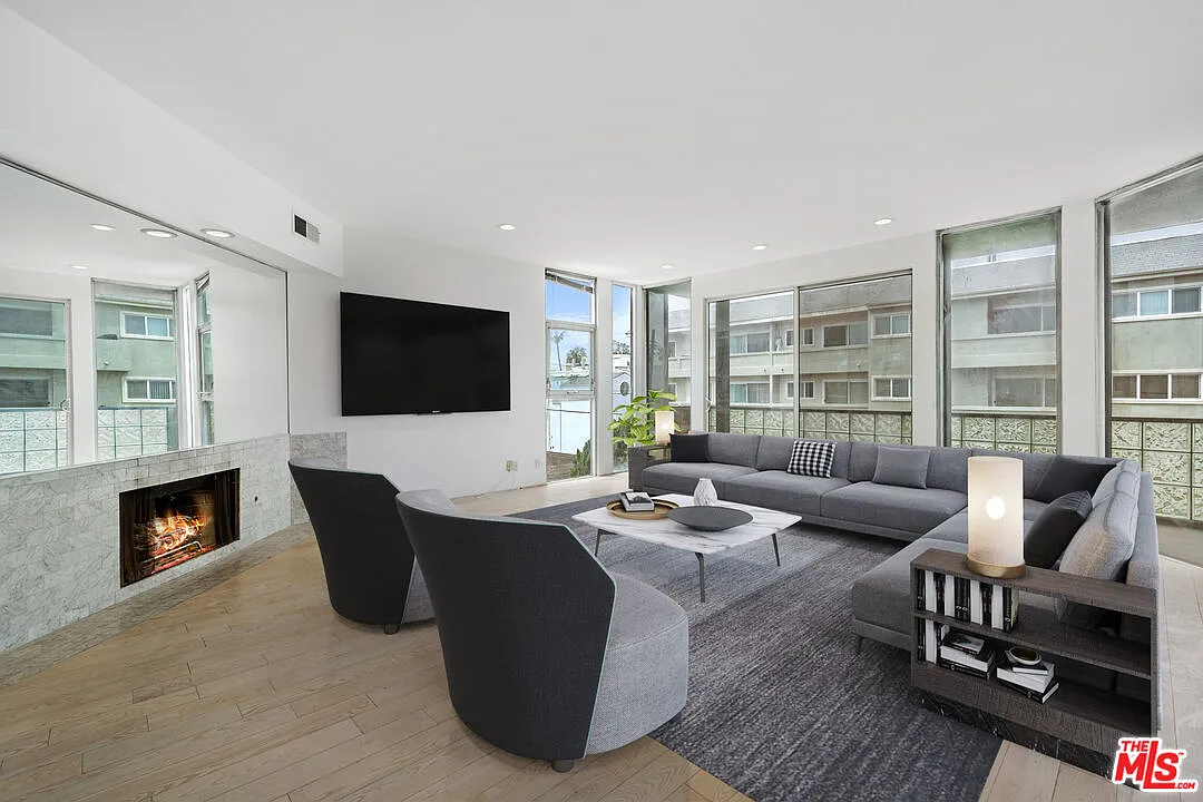 3 bed, 2.0 bath, 1832 sqft, $10,201 — Photo 2