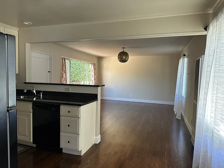 1221 Spring St — Photo 7
