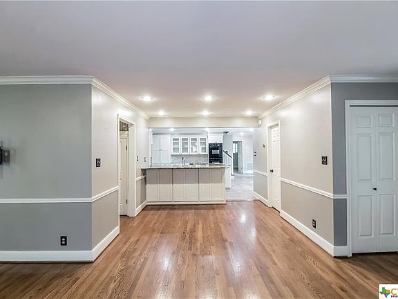 5th image of 6115 Country Club Dr